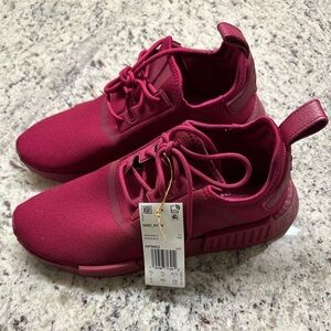 Adidas R1 Sneaker in Burgundy Size 9